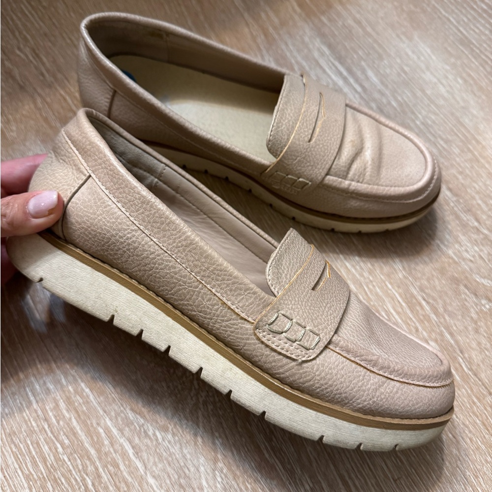 MIA Women's Beige Loafers